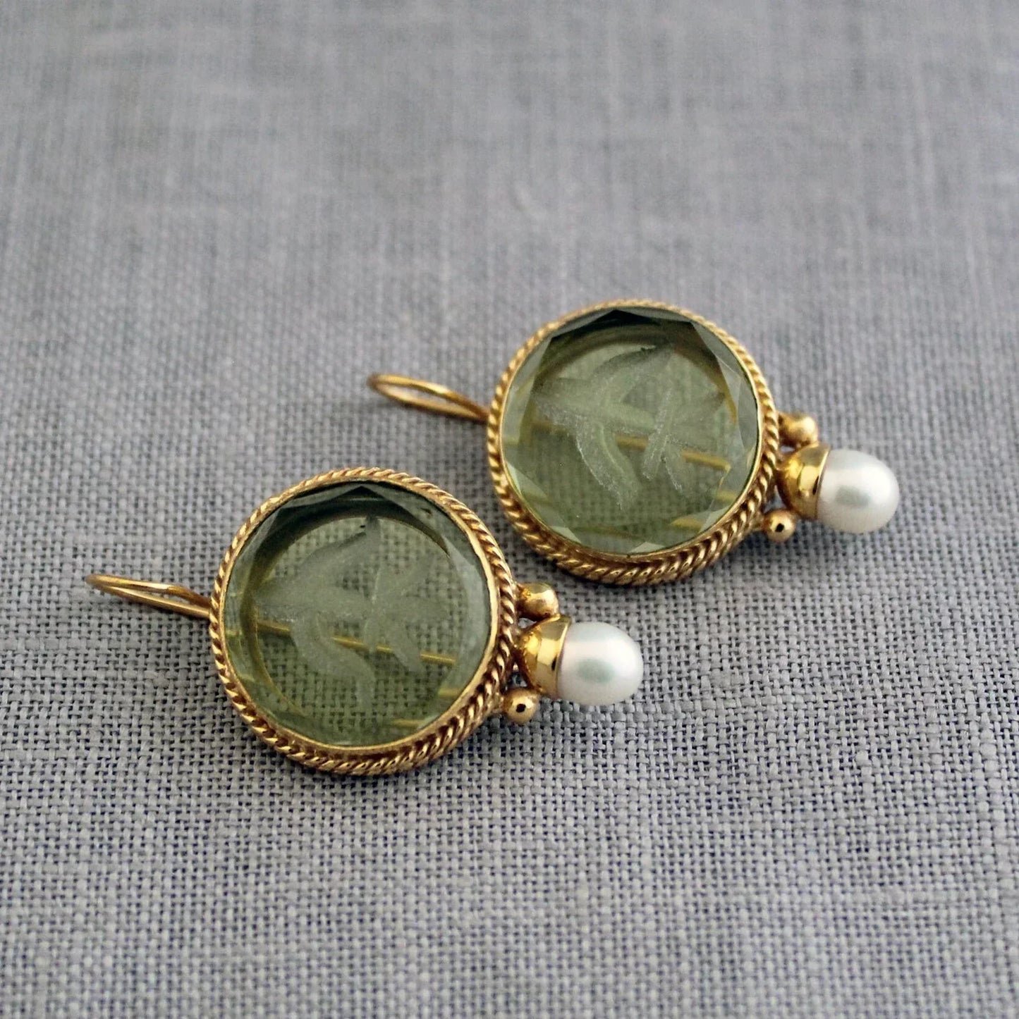 PENELOPE | Vintage Earrings with Green Stone and Pearl