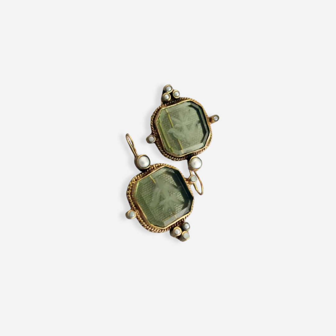 MAEBLE | Vintage Earrings with Green Stone and Pearl