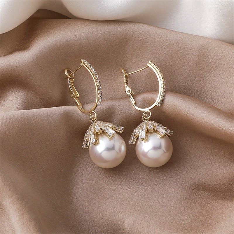 MALIA | Drop Earrings with Pearl