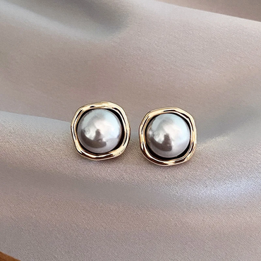 KASSANDRA | Vintage Elegant Pearl Earrings